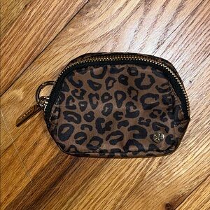 Lululemon Everywhere Belt Bag Nano Leopardo Shift Desert Khaki Multi/Black/Gold